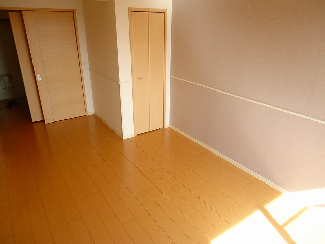 Living and room.  ※ The image is a thing of the same property by room. 