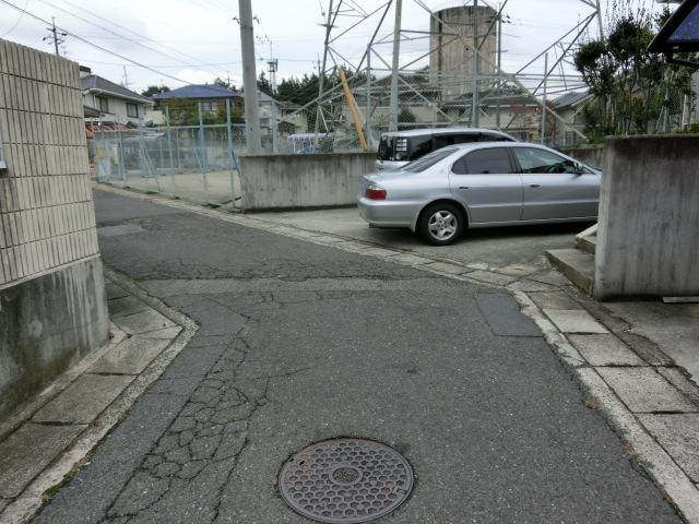 Local photos, including front road. Local (10 May 2013) Shooting