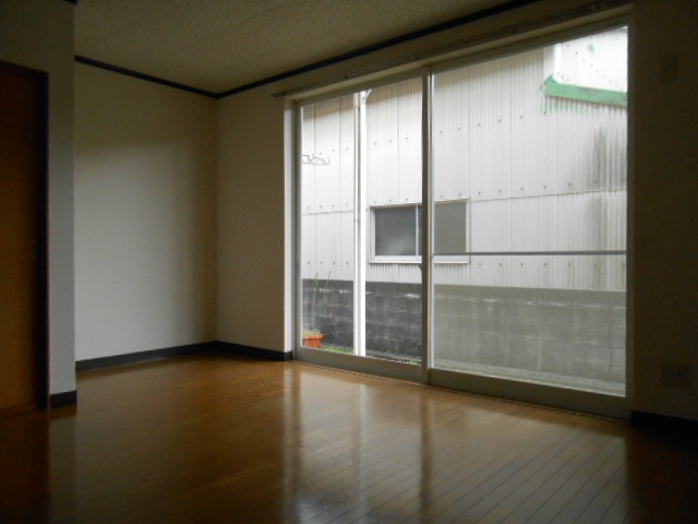 Other room space. It is also large window ☆ 彡