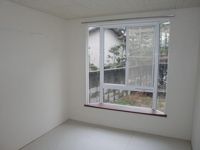 Living and room. Bright south-facing Japanese-style room