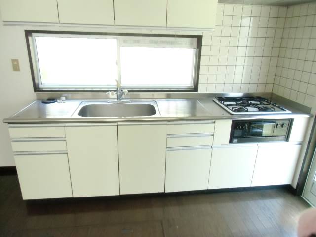 Kitchen. It comes with a window in the kitchen ☆ 