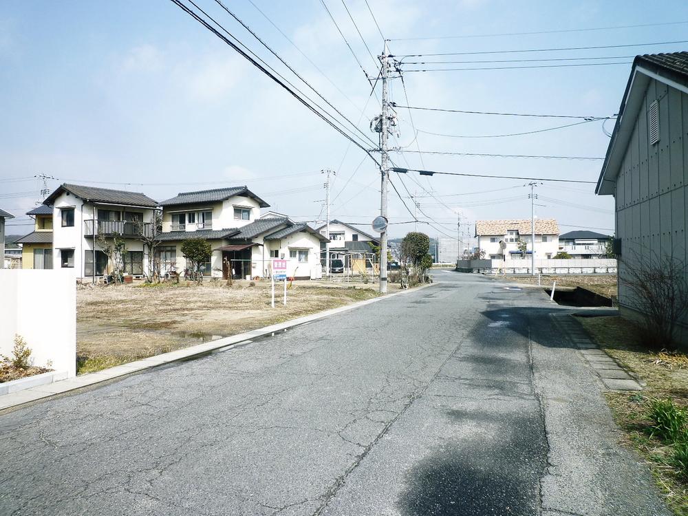 Local photos, including front road. Front road 6.5m ~ In 7m, Easy to be out.