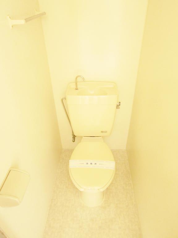 Toilet. (O⌒∇⌒o)