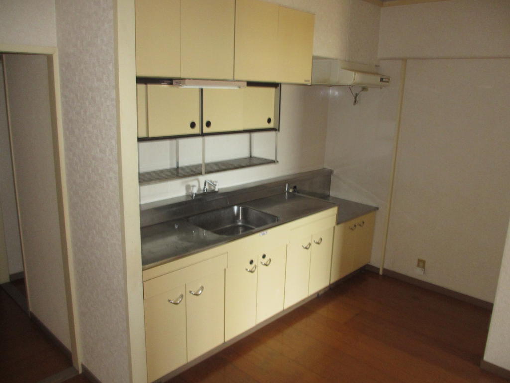 Kitchen. (* ^ ▽ ^ *) (* ^ ▽ ^ *) (* ^ ▽ ^ *)