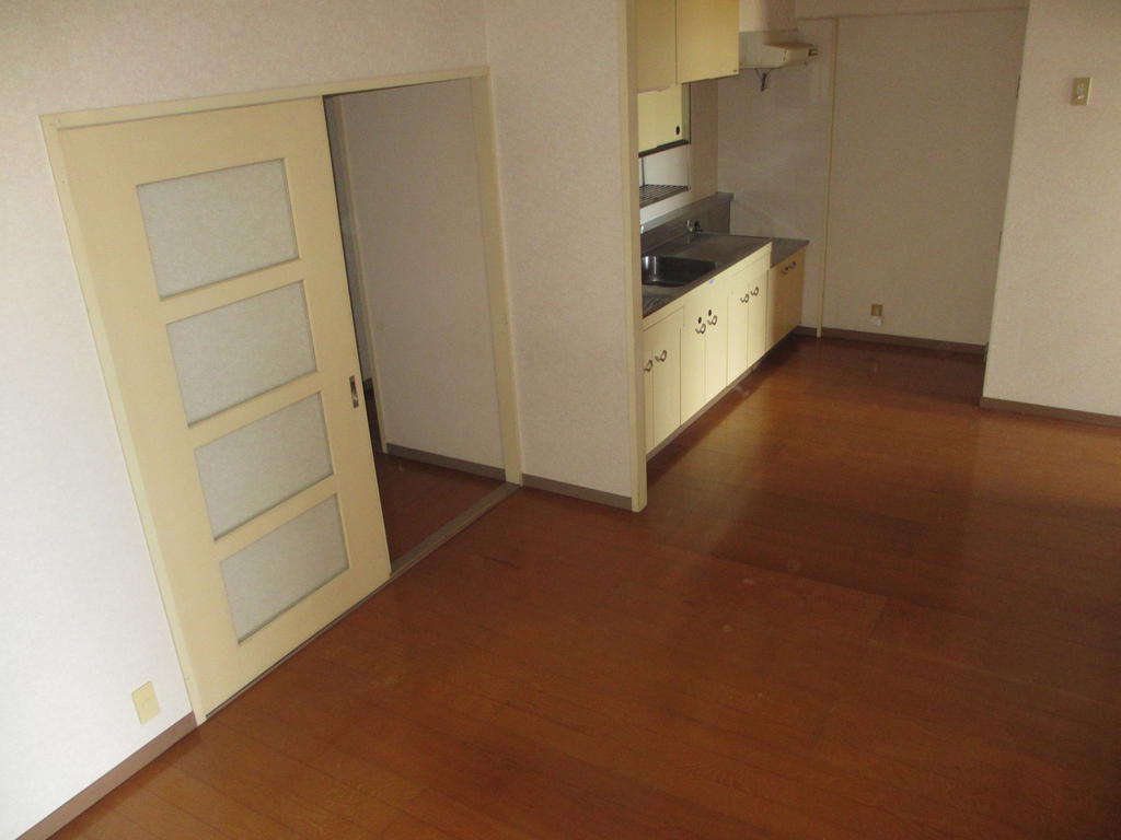 Living and room. (* ^ ▽ ^ *) (* ^ ▽ ^ *) (* ^ ▽ ^ *)