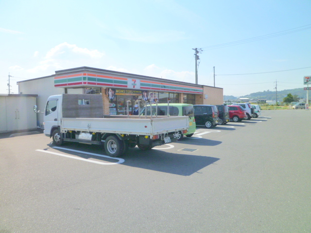 Convenience store. Seven-Eleven Kurashiki Nakaobie store up (convenience store) 1527m