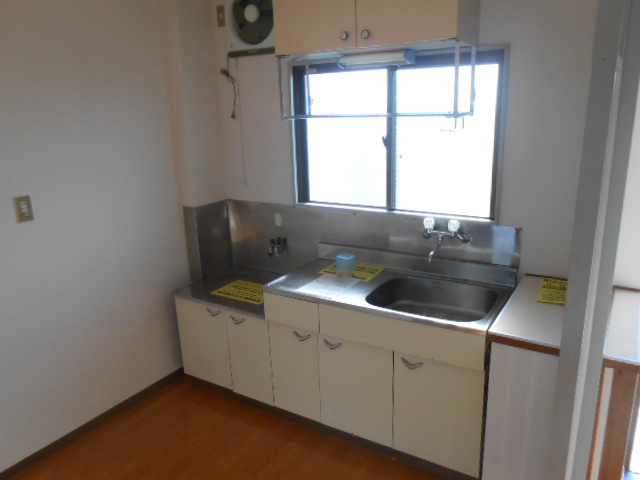 Kitchen. Kitchen! Gas stove can be installed!