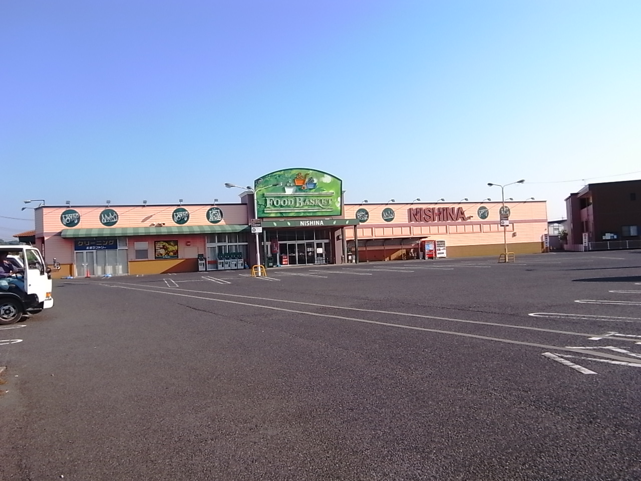 Supermarket. Nishina food basket Nishihara store up to (super) 2888m