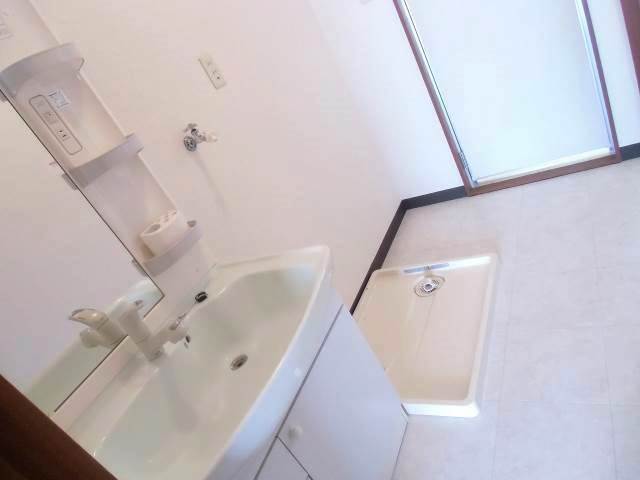 Washroom. With shampoo dresser ☆