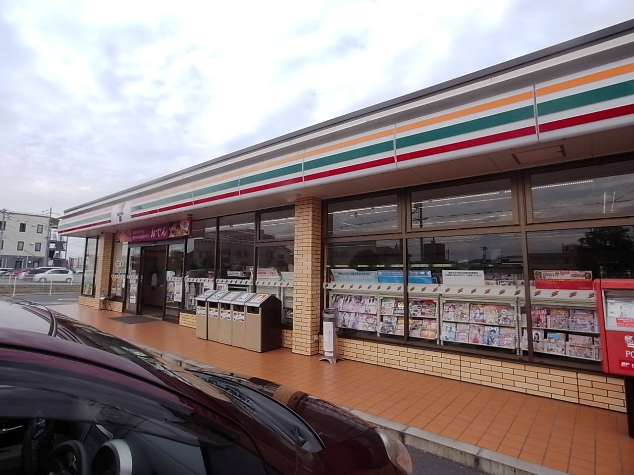 Convenience store. 700m to Seven-Eleven Kurashiki Nishinakashinden store (convenience store)