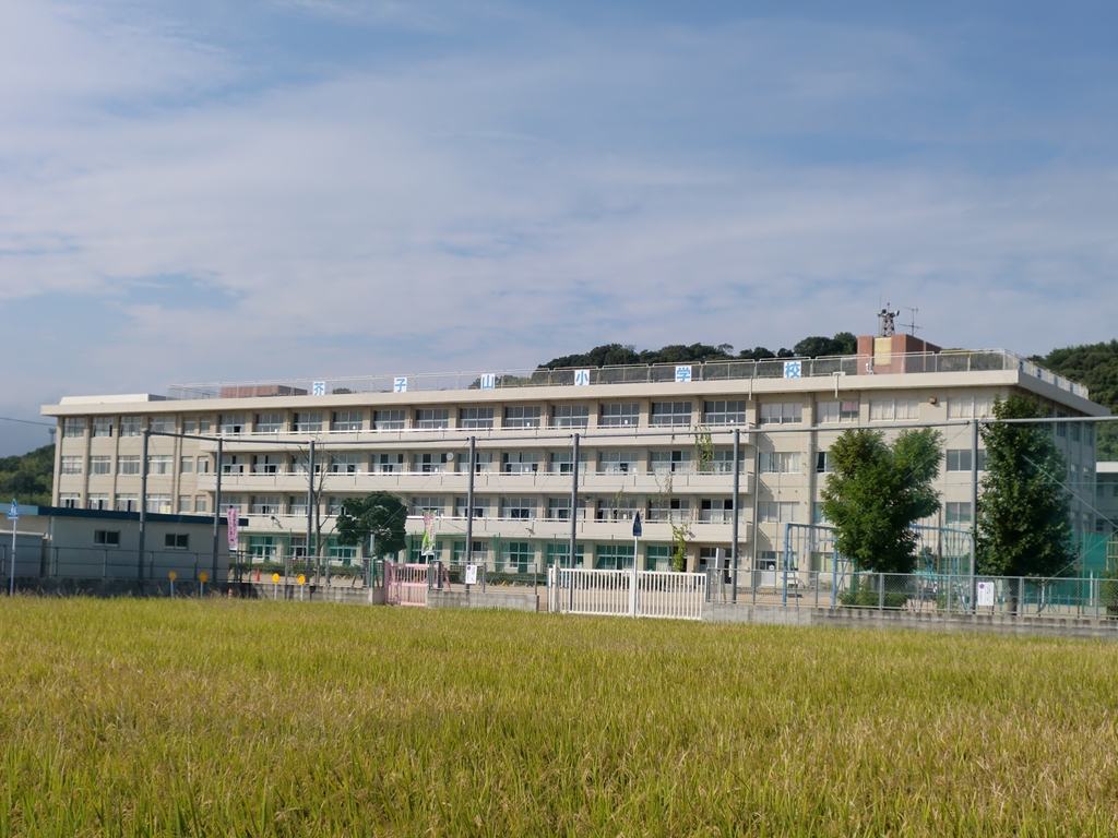 Primary school. 611m to Okayama mustard mountain elementary school (elementary school)