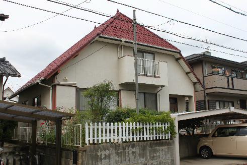 Local appearance photo. Outer wall roof has construction work in 2000 around paint. 