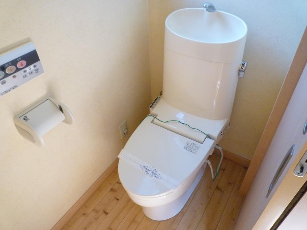Toilet. Local (August 2013) Shooting