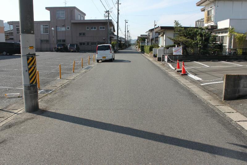 Local photos, including front road. It is a situation of front road. It is a quiet residential area. 