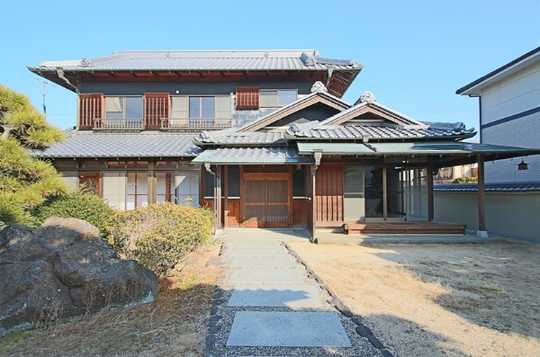 Local appearance photo. The building is the appearance (south side). 