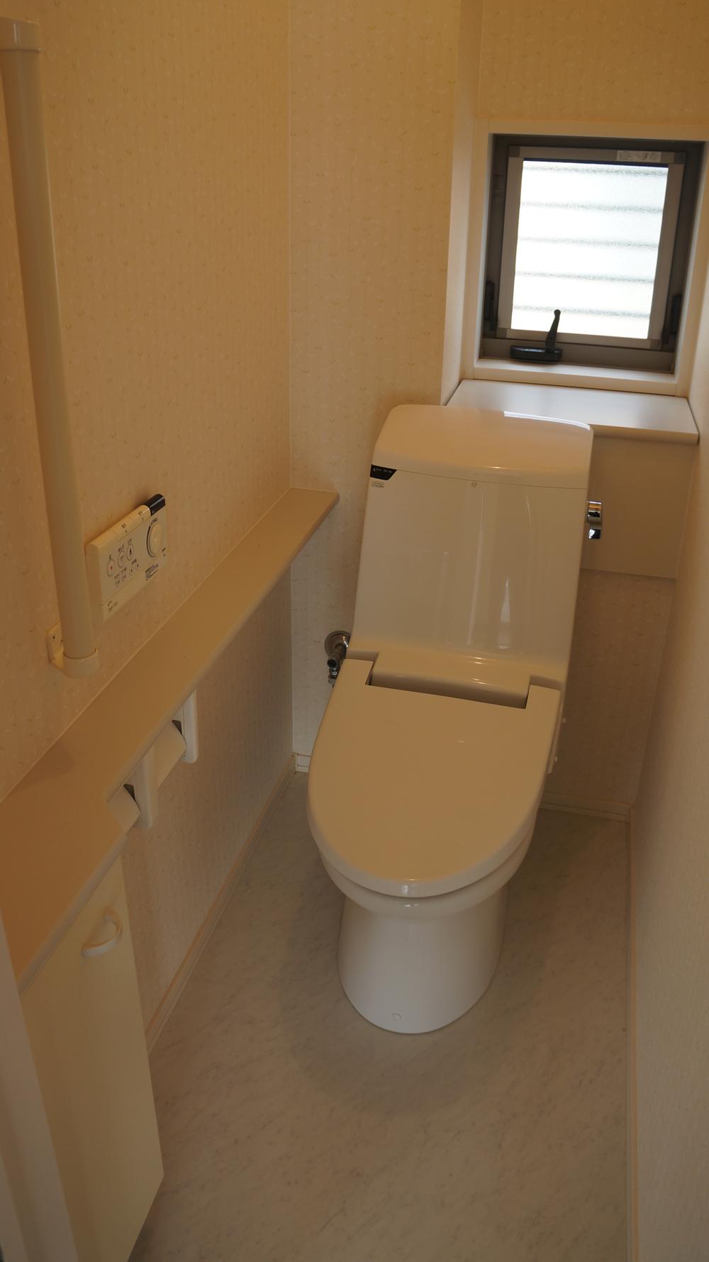 Toilet. First floor system toilet