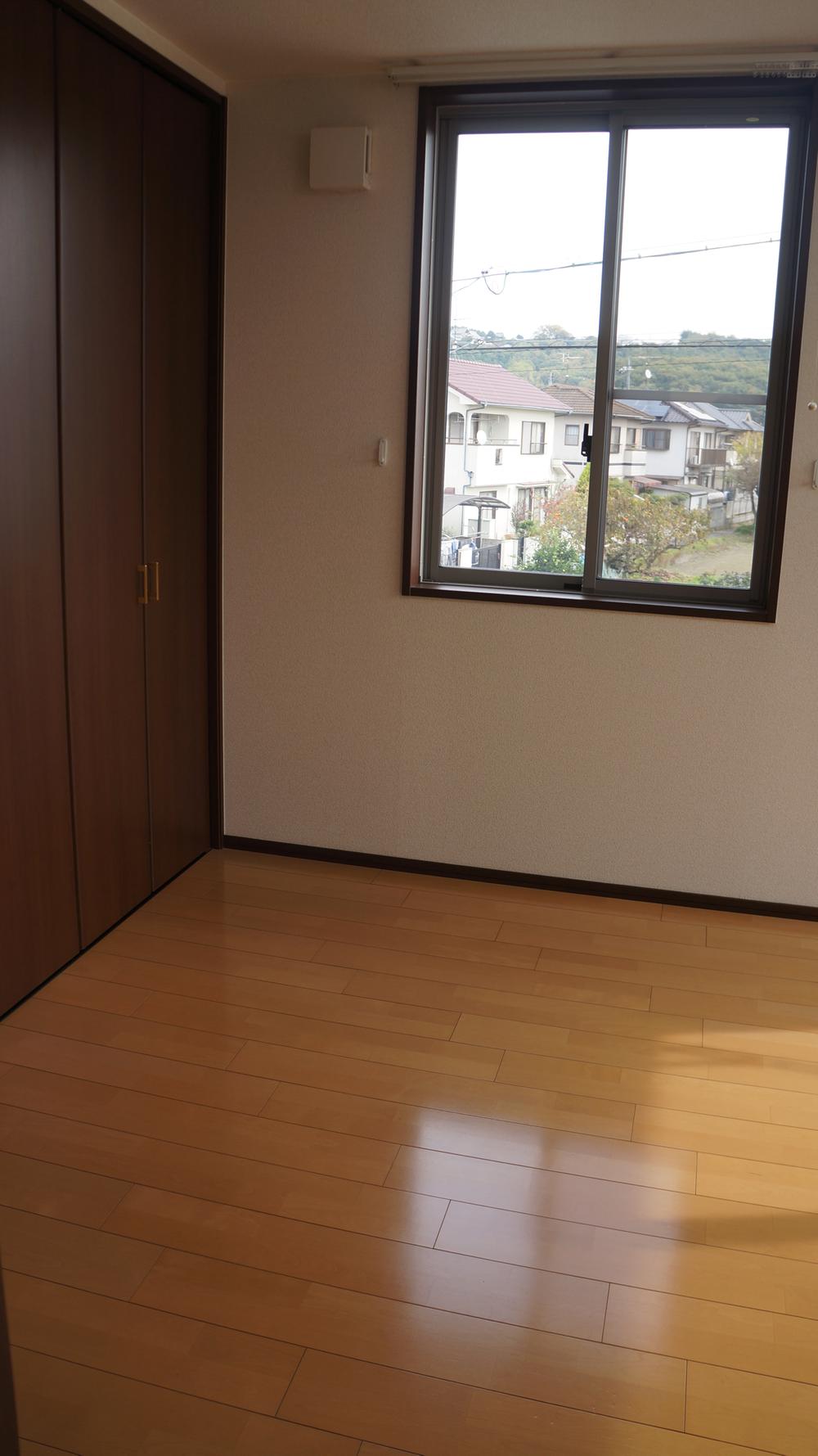 Non-living room. 2 Kaihigashi room