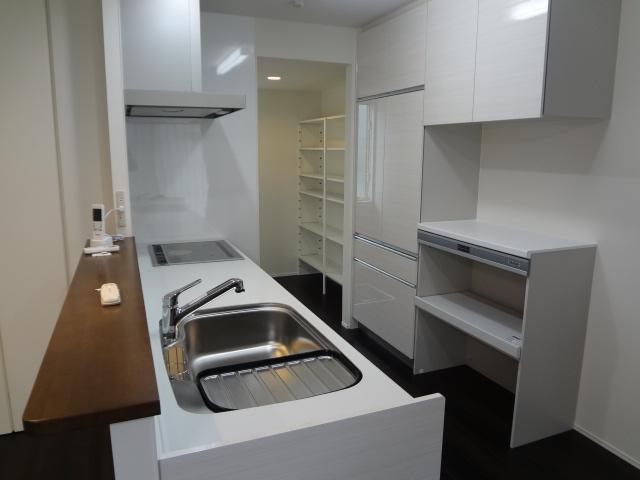 Kitchen. There is a large pantry in the back of the kitchen, You can hold a lot of things. Indoor (July 2013) Shooting