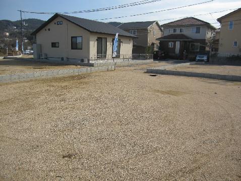 Other. Please enjoy the spacious grounds.