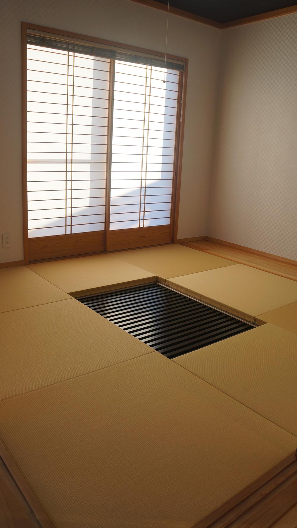 Non-living room. Tatami corner with digging your stand