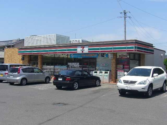 Convenience store. Seven-Eleven (convenience store) to 350m