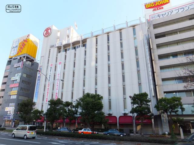 Shopping centre. 352m to Okayama Takashimaya (shopping center)