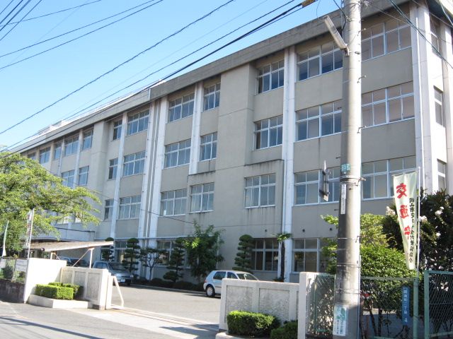 Primary school. Municipal Okaminami up to elementary school (elementary school) 1700m