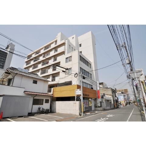 Building appearance. It is convenient that you have is to go in a 10-minute walk from Okayama Station