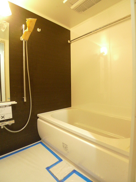 Bath. Bathroom Dryer ・ It is a bath with a reheating function