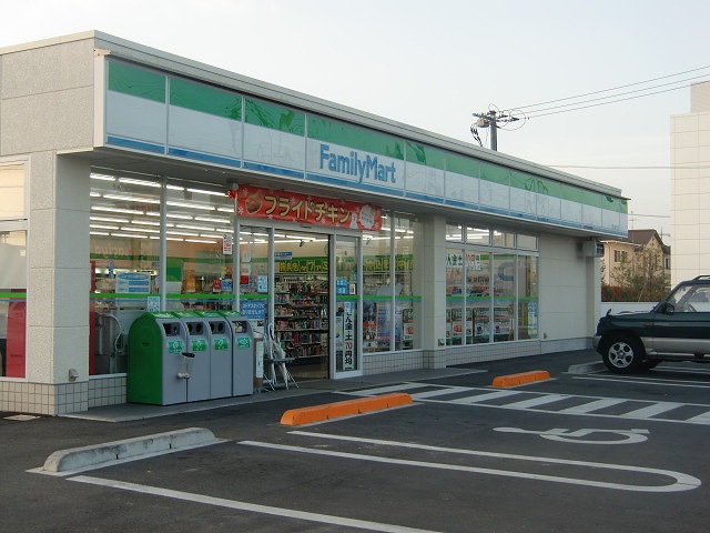 Convenience store. FamilyMart Okayama Niwase store up (convenience store) 452m