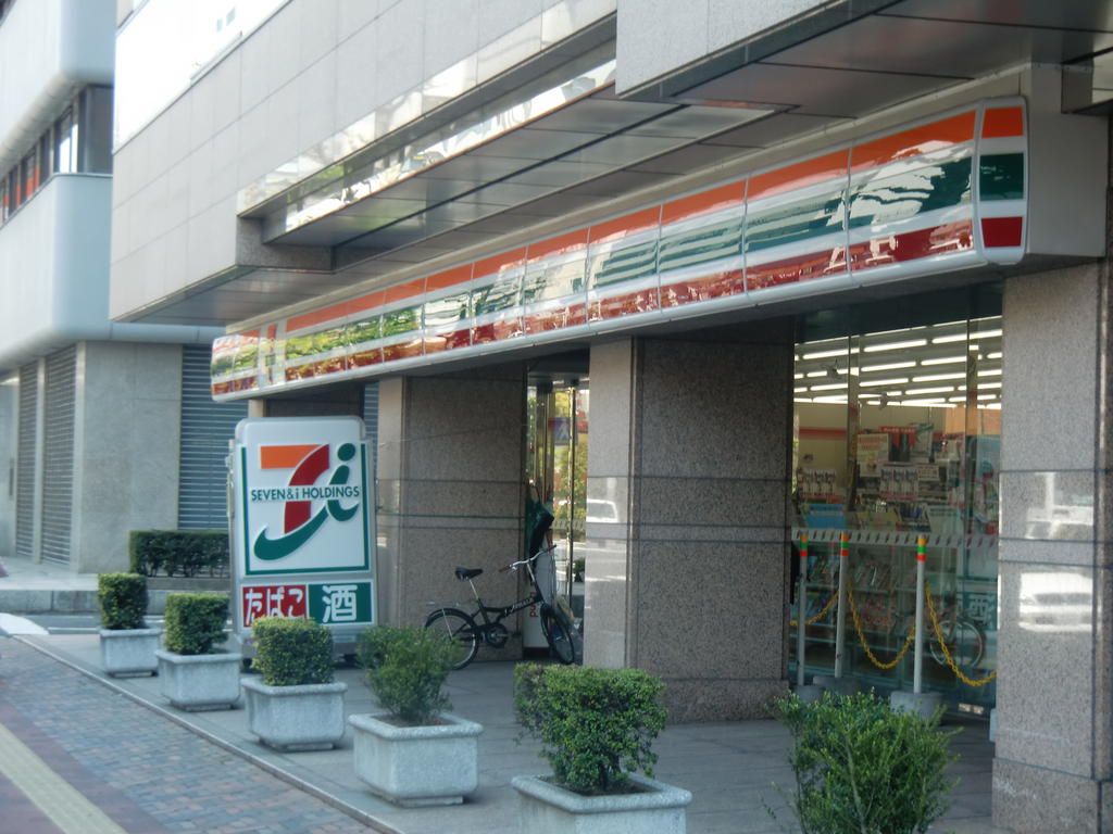 Convenience store. Seven-Eleven Okayama Yanagimachi 1-chome to (convenience store) 240m