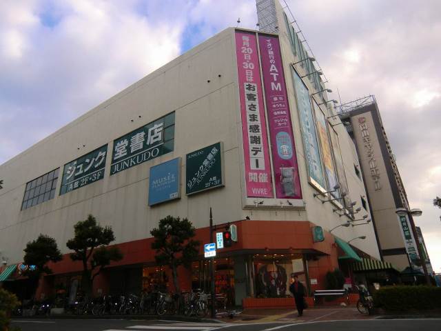 Shopping centre. 654m to Okayama Vivre (shopping center)
