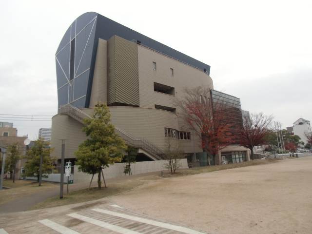 library. 974m to Okayama Tatsuko the town library (library)