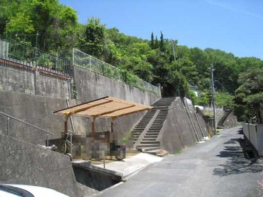 Local land photo. It is the state of the front road.