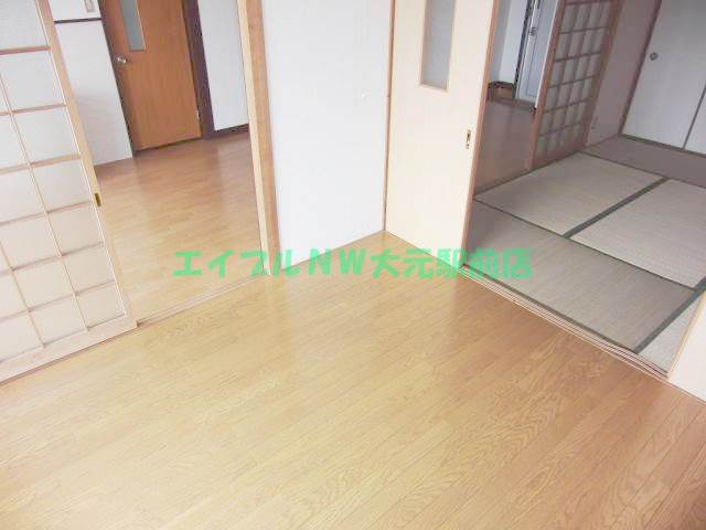 Other room space. South of the Japanese-style room has been renovated to Western-style ☆ 