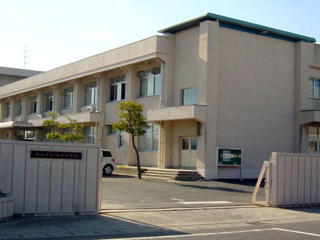 Junior high school. Gominami 832m until junior high school (junior high school)