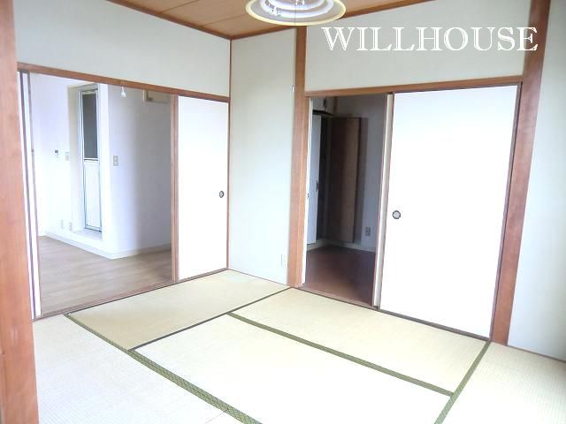 Living and room. Tatami is also beautiful