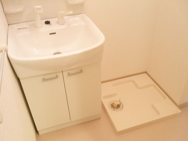 Washroom. With happy washbasin.