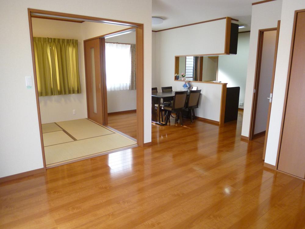 Living. In the living room, Open-minded Japanese-style