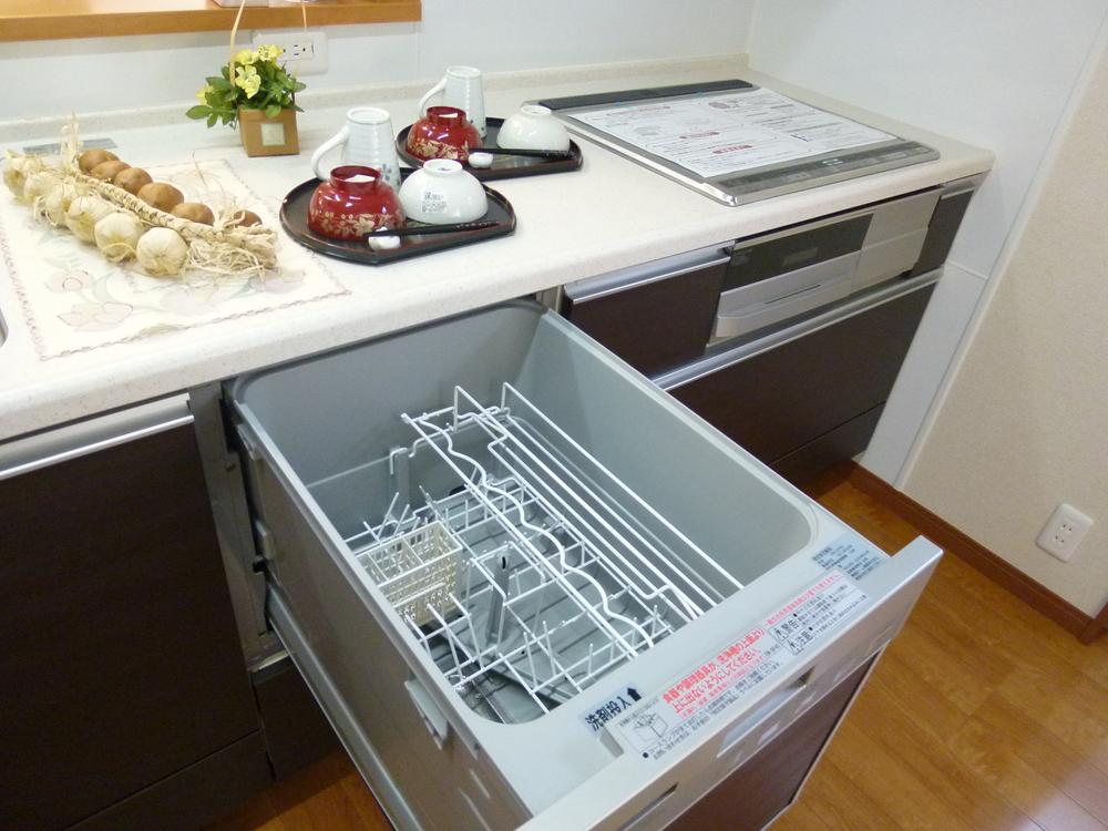 Convenient dish washing dryer with kitchen