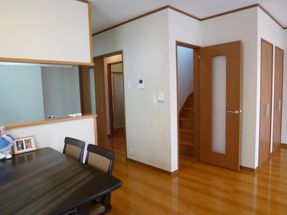 Same specifications photos (living). Convenient because the door there are two!