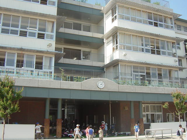 Primary school. 553m to Okayama Tachioka Mountain Central Elementary School (elementary school)