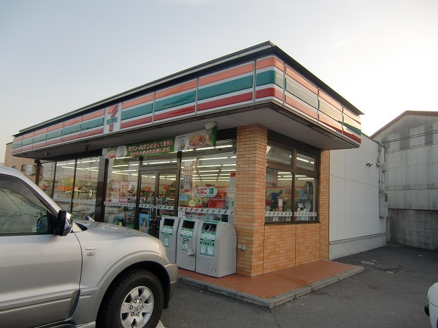 Convenience store. Seven-Eleven Okayama pre-university store up (convenience store) 197m