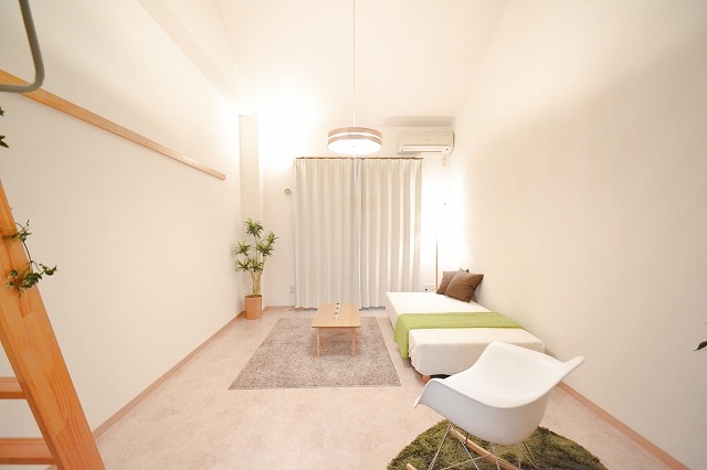 Living and room. Yes Loft! It can also be used to brand-name products of the luggage storeroom field also in the bedroom