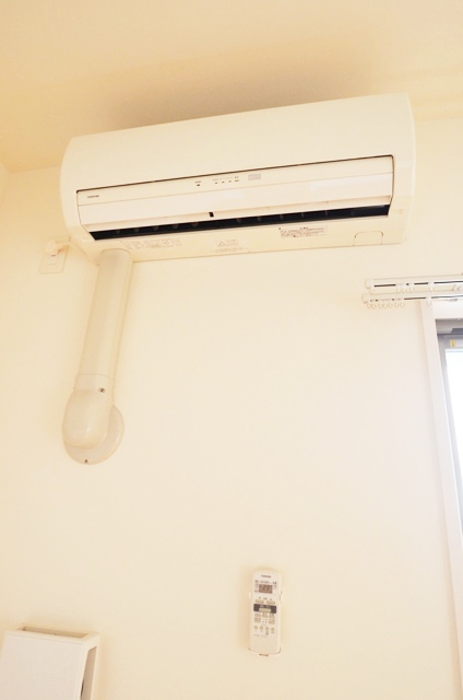 Other Equipment. I Air conditioning is troubled that there is no necessity (crying)