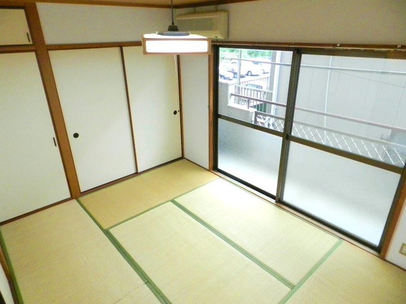 Living and room. Why do not you comfortable living with tatami?