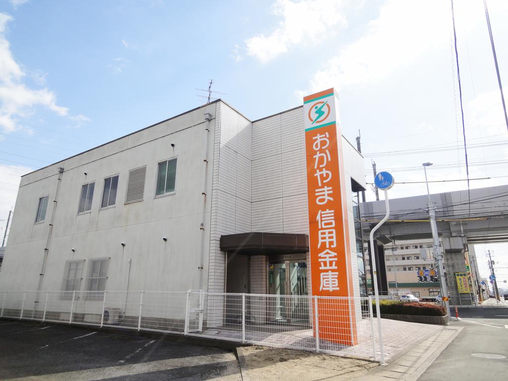 Bank. Okayama credit union Hanajiri 490m to the branch (Bank)