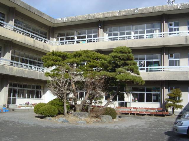 Primary school. Ishii 411m up to elementary school (elementary school)