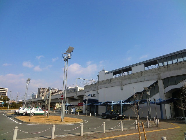 Supermarket. 160m until Ōmoto Station (Super)