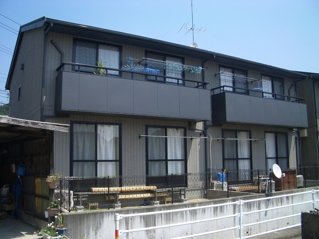 Building appearance. The first floor is a large private garden